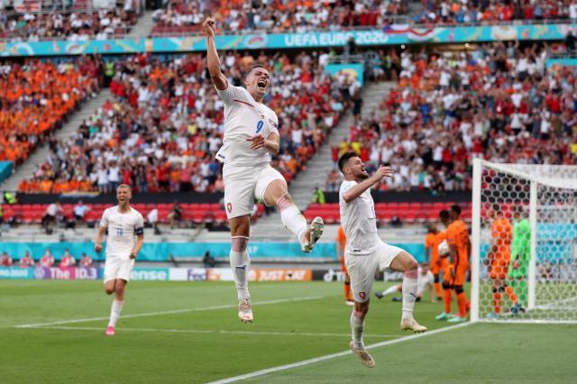 leyu公司-本届欧洲杯首个冷门！捷克每球必争击败自大的荷兰